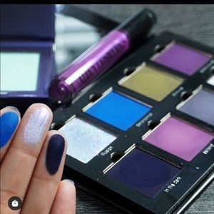 Unearthly Cosmetics✨In the Dark Eyeshadow Palette